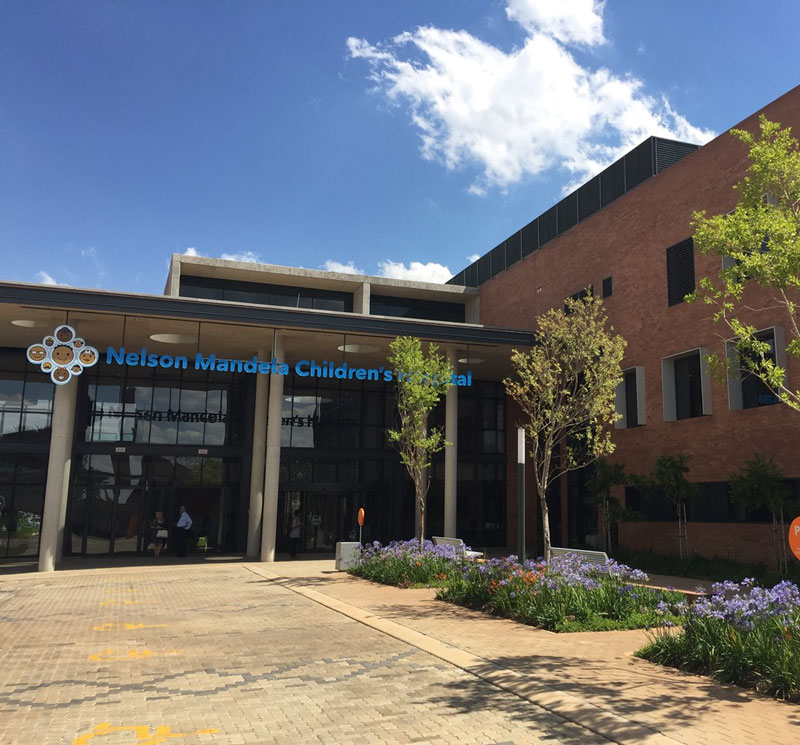 Tableau d'examen pÃ©diatrique de livraison de cargaison pour l'hÃ´pital de NMC d'Afrique du Sud !